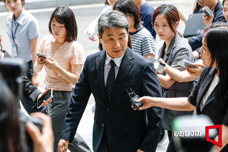 [포토] 취재진 질문 받는 이주호 사회부총리