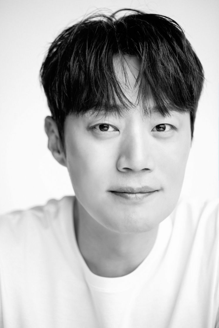 배우에서 미술가로…이희준, 쿤 작가와 협업 전시