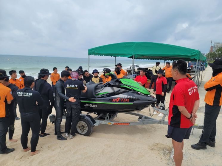 "여름철 안전사고 예방한다"…충남소방본부, 대천해수욕장서 인명구조 훈련