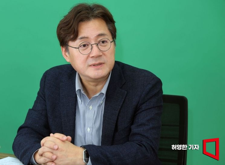 홍익표 전 더불어민주당 원내대표가 아시아경제 AK라디오에 출연해 인터뷰하고 있다. 허영한 기자