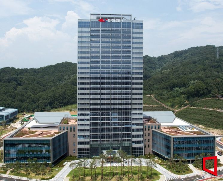 도로공사, 고속도로 전기상용차 충전 인프라 본격 확대…14개 휴게소에 300kW급 102기 구축