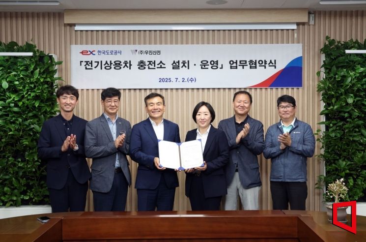 도로공사, 고속도로 전기상용차 충전 인프라 본격 확대…14개 휴게소에 300kW급 102기 구축