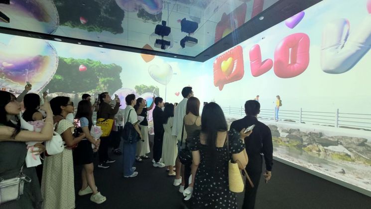 청와대 사랑채서 K드라마 콘텐츠 체험 '러브 챕터' 전시 개막