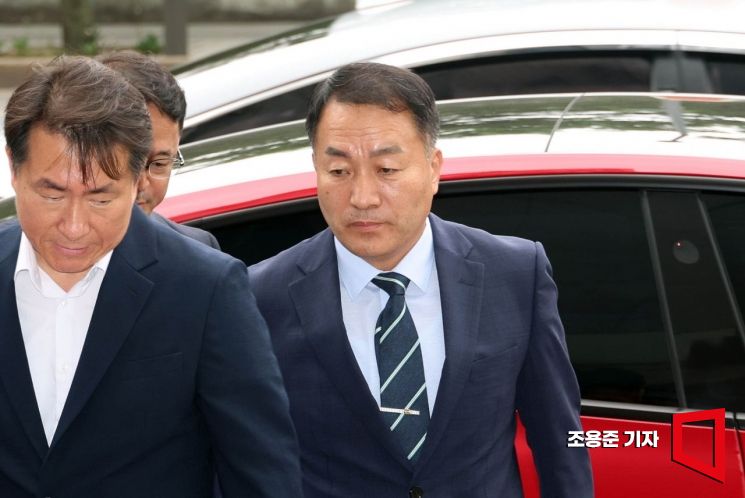 김계환 전 해병대사령관이 7일 서울 서초구 서초한샘빌딩에 마련된 순직해병 특별검사 사무실에 출석하고 있다. 조용준 기자