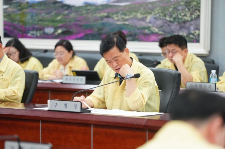 돌봄사각지대 아동안전 긴급 대책 점검회의에 참석한 이승로 성북구청장. 성북구 제공.