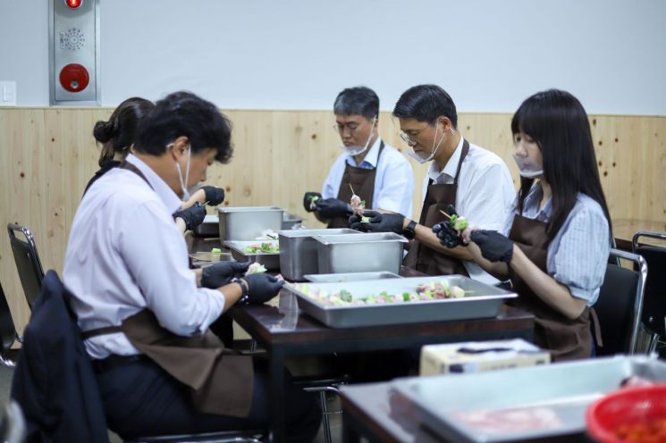 [Invest&Law]법무법인 대륙아주 봉사동호회 ‘다온’, 노숙인 자활시설 배식 봉사