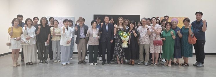 지난 7일 별무리아트센터에서 2인 회화작가 초대전 '별별정원'의 개막 행사가 열렸다.