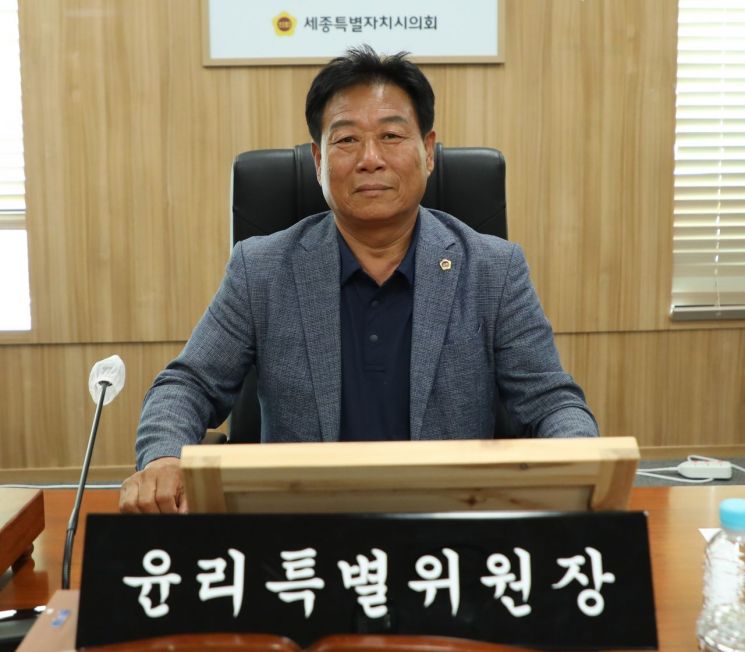윤리특별위원장으로 선출된 국민의힘 김충식 의원.