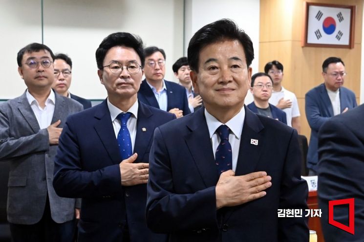 [포토] AI G3 강국 신기술 전략 조찬 포럼 참석한 정동영 후보자