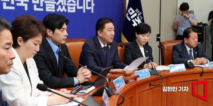 김병기 더불어민주당 당대표 직무대행 겸 원내대표가 9일 국회에서 열린 최고위원회의에서 발언하고 있다. 2025.7.9 김현민 기자
