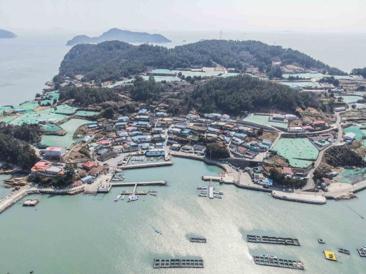 전남 완도군 금일읍 소랑리와 노화읍 석중리 2개 마을이 '2026년 농어촌 취약지역 생활 여건 개조사업' 공모에 최종 선정됐다. 완도군 제공