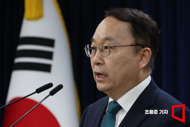[포토] 북한 주민 송환 관련 브리핑 하는 구병삼 대변인
