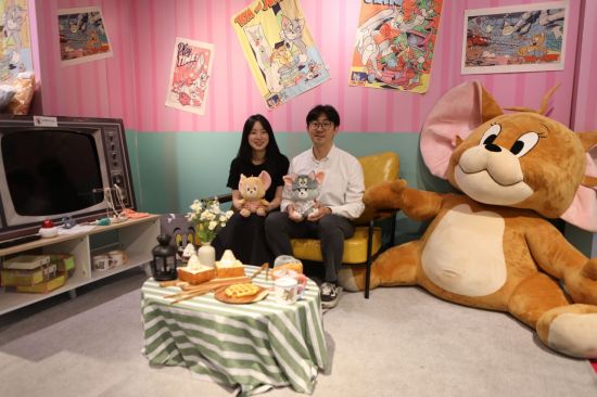 롯데백화점 광주점이 오는 31일까지 9층 점행사장에서 '톰과제리'와 '산리오'의 캐릭터 상품을 만나볼 수 있는 '톰과제리' 팝업스토어를 진행한다. 롯데백화점 광주점 제공
