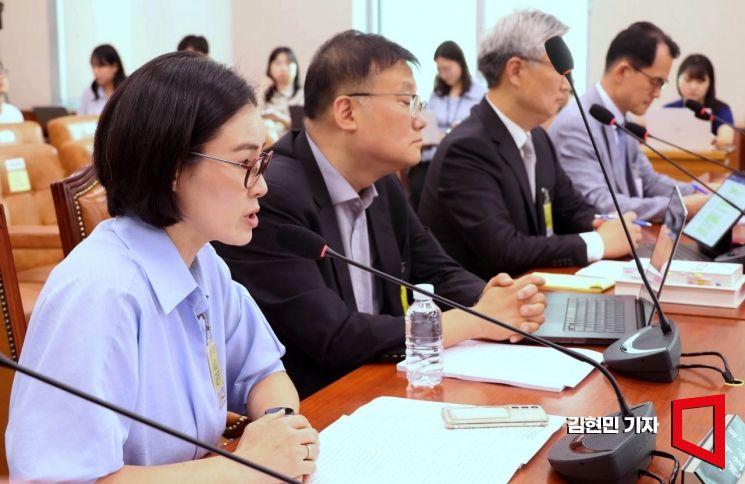9일 국회 법제사법위원회 전체회의에서 열린 검찰개혁 법안 관련 공청회에서 김예원 변호사(사진 왼쪽)가 발언하고 있다. 김현민 기자