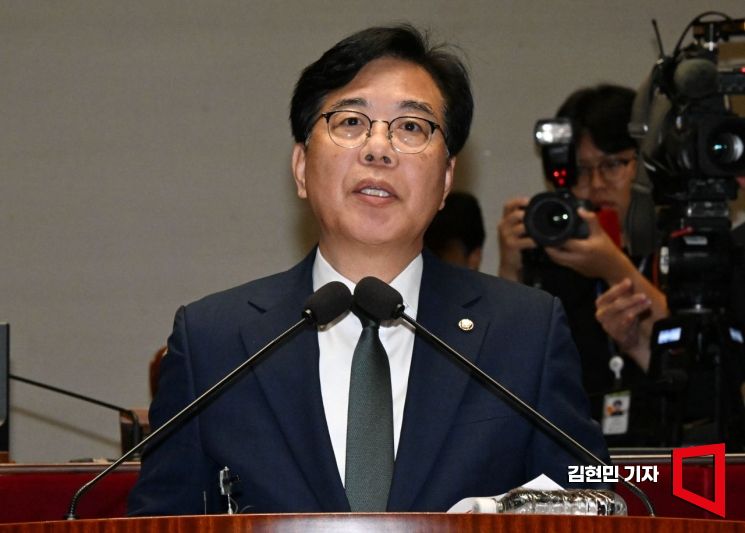 송언석 국민의힘 비상대책위원장 겸 원내대표가 9일 국회에서 열린 긴급 의원총회에서 발언하고 있다. 2025.7.9 김현민 기자