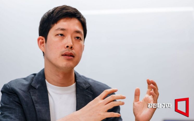 김현수 슈퍼브에이아이 대표가 9일 서울 강남구 위워크타워에서 인터뷰 하고 있다. 강진형 기자