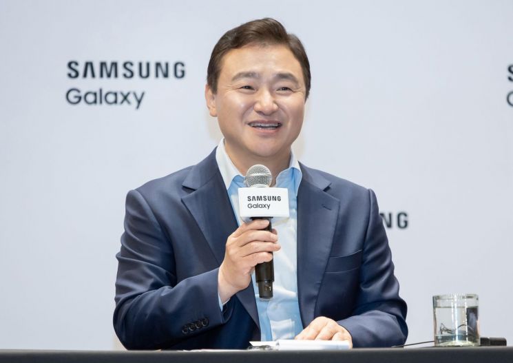 노태문 삼성전자 디바이스경험(DX) 부문장 직무대행(사장)이 9일(현지시간) 미국 뉴욕에서 열린 '갤럭시 언팩 2025' 행사 직후 국내 기자간담회를 진행하고 있다. 사진=삼성전자 제공