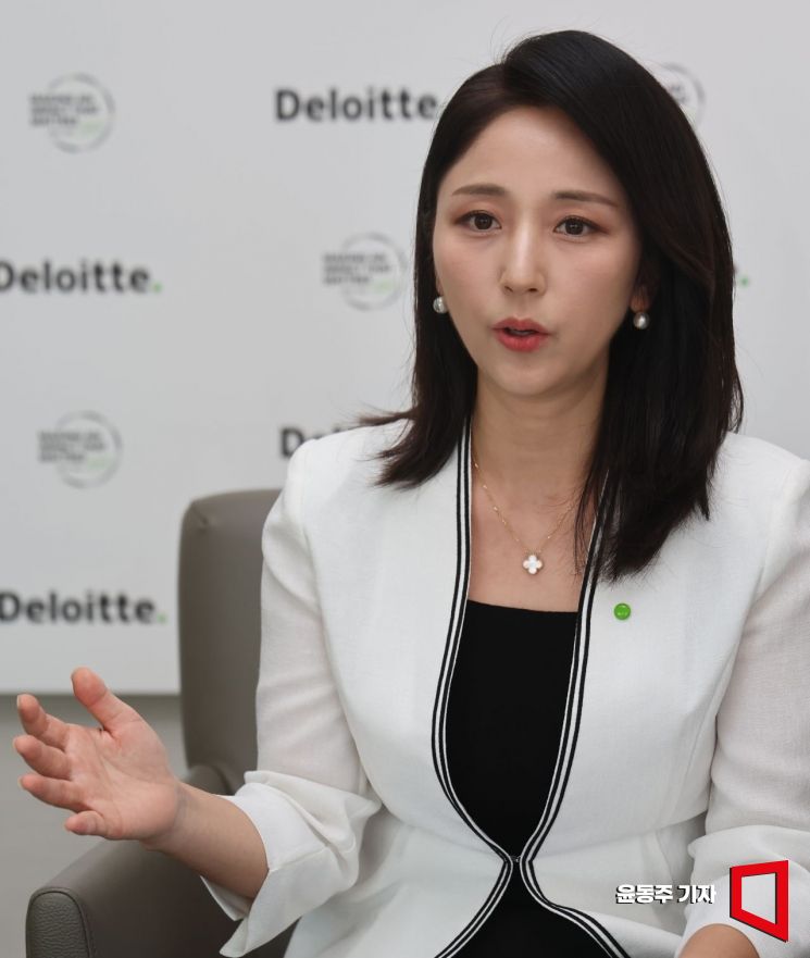 구교빈 딜로이트 안진회계법인 시니어 매니저가 아시아경제와 인터뷰를 하고 있다. 윤동주 기자