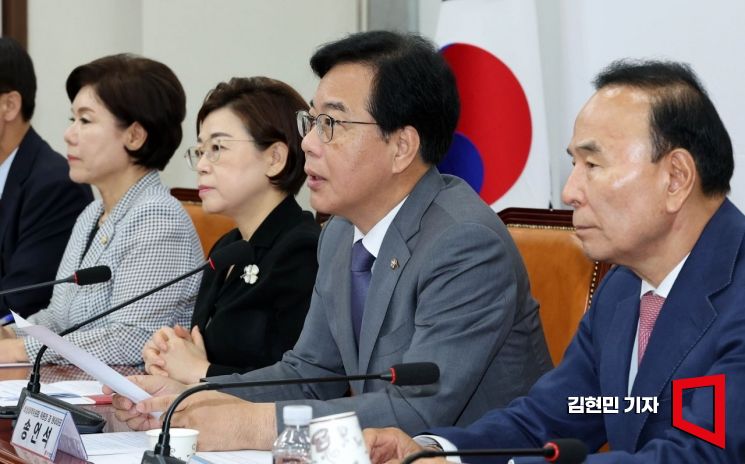 [포토] 尹 구속에 송언석 “안타까워…수사·재판 공정하게”
