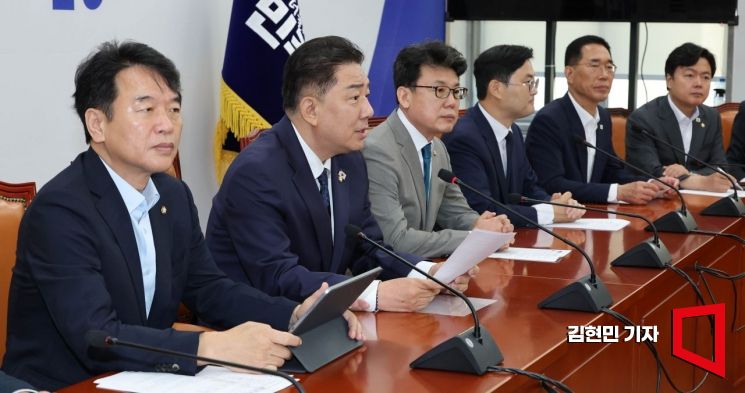 [포토] 與 김병기 “尹 재구속, 단죄의 시간…법정 최고형 내려야"
