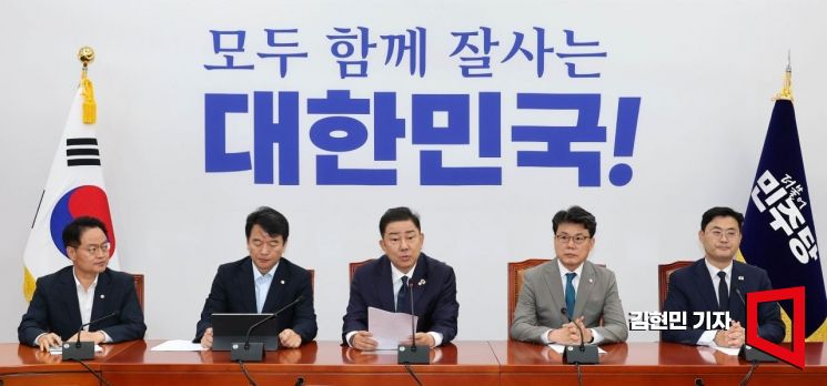[포토] 김병기 "내란수괴 尹 재구속은 사필귀정…법정최고형 내려야"