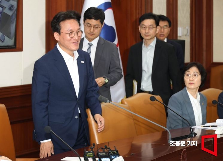 [포토] 첫 국정현안관계장관회의 참석한 김민석 총리