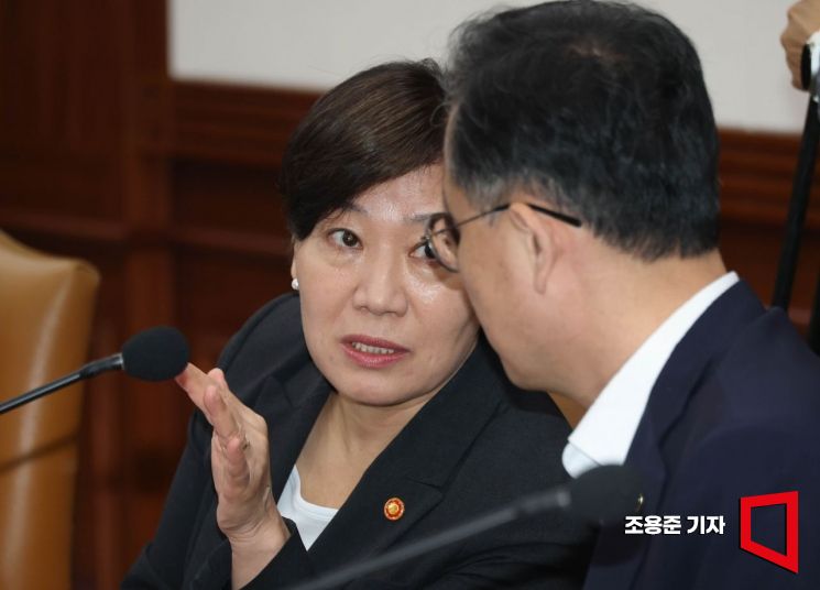 [포토] 대화하는 송미령 장관과 기재부1차관