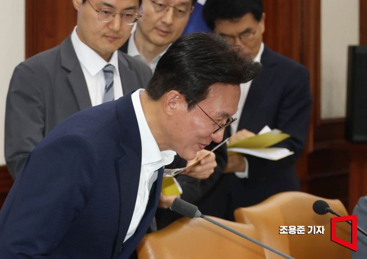[포토] 인사하는 김민석 국무총리