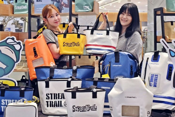신세계 센텀시티, 방수 가방 브랜드 ‘스트림트레일’ 선봬