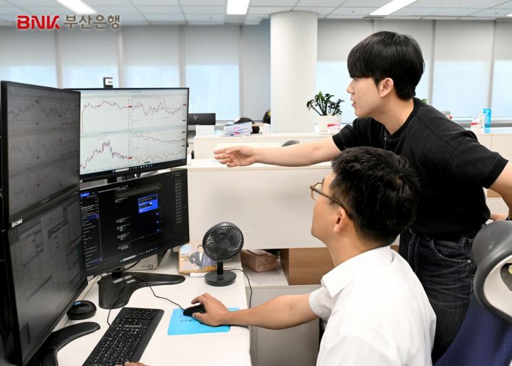은행직원이 기업으로 출근한다… BNK부산은행, '1일 체험 공감마케팅'