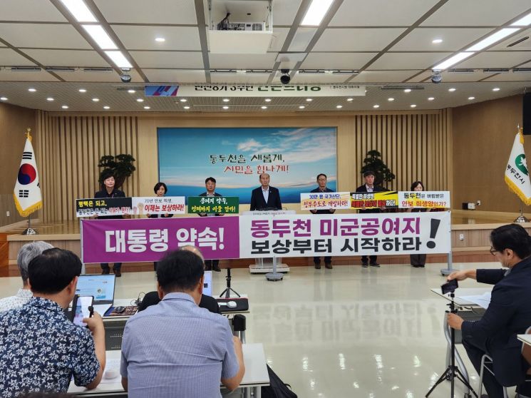 박형덕 동두천시장이 10일 민선 8기 3주년 기념 언론브리핑에서 지난 3년간의 성과와 향후 1년간의 비전에 대해 설명하고 있다. 이종구 기자