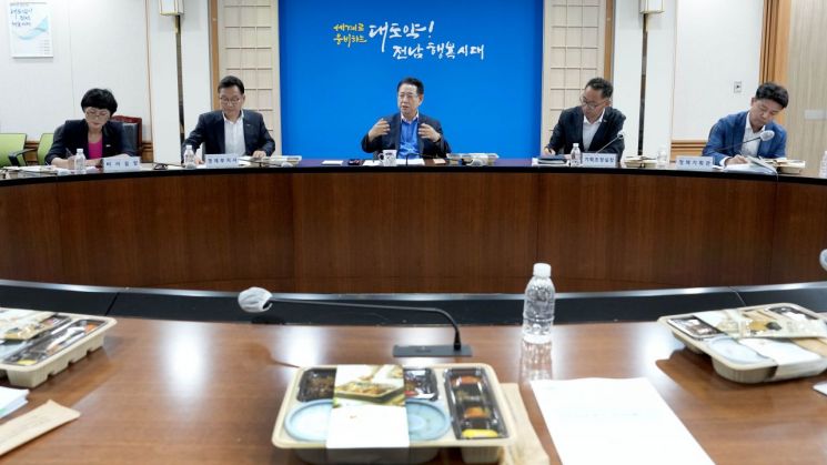 김영록 지사, 실국장들과 '도시락 회의'…현안 점검