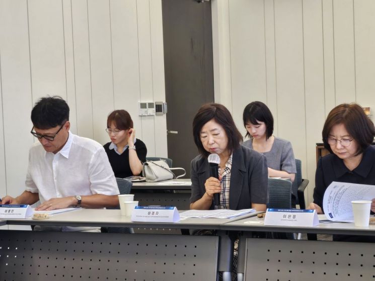 하경자 BACO-25 조직위원회 위원장(부산대학교 대기환경과학과 교수, 사진 가운데)이 기자들의 질문에 답변하고 있다. 김종화 기자