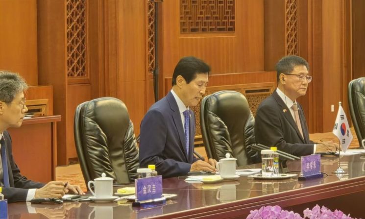 이학영 국회부의장이 10일 중국 베이징 인민대회당에서 열린 한중 의회 정기 교류 체제 제13차 회의에서 발언하고 있다. 연합뉴스