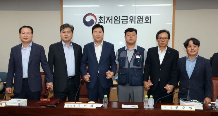 경제단체, 최저임금 합의 결정에 "통합과 화합의 출발점"(종합)