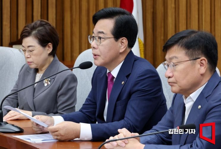 송언석 국민의힘 비상대책위원장 겸 원내대표가 11일 국회에서 열린 원내대책회의에서 발언하고 있다. 2025.7.11 김현민 기자