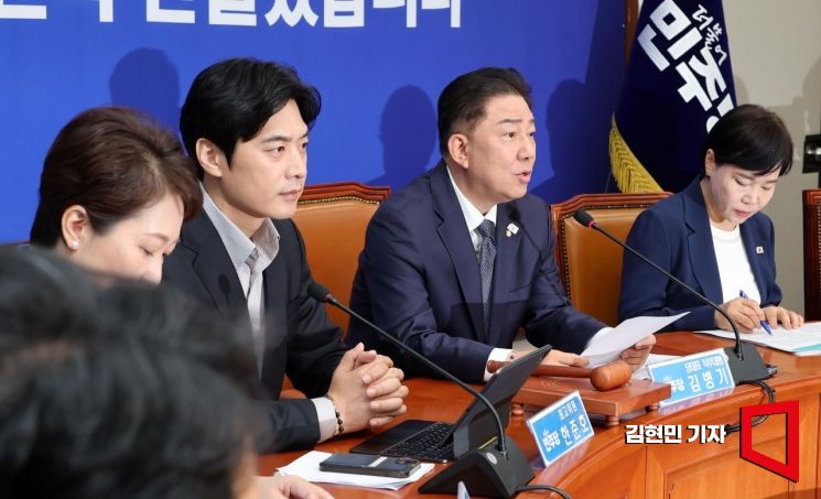 [포토] 김병기 "규제개혁위, 폭염작업 20분 휴식이 과도한 규제냐"