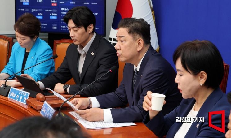 [포토]민주 “김건희 구속이 사법정의 완성…필요하다면 특검법 개정”