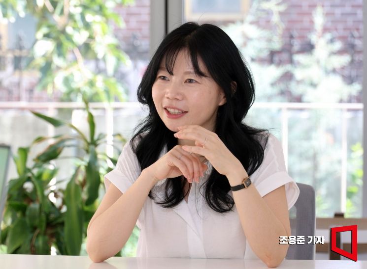 문아영 피스모모 대표가 서울 서대문구 연희로 사무실에서 아시아경제와 인터뷰 하고 있다. 조용준 기자