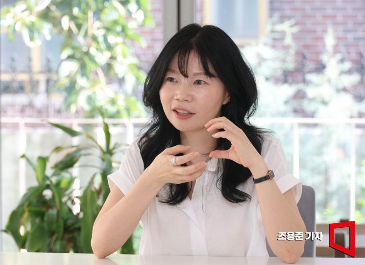 문아영 피스모모 대표가 서울 서대문구 연희로 사무실에서 아시아경제와 인터뷰 하고 있다. 조용준 기자