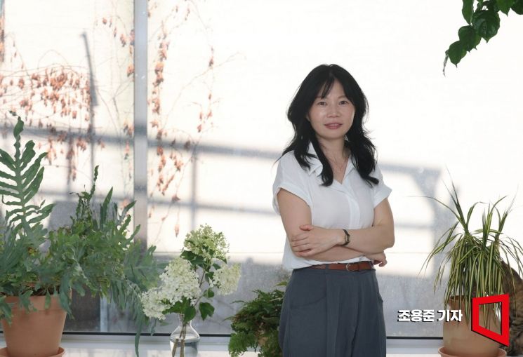 문아영 피스모모 대표가 서울 서대문구 연희로 사무실에서 아시아경제와 인터뷰 하고 있다. 조용준 기자