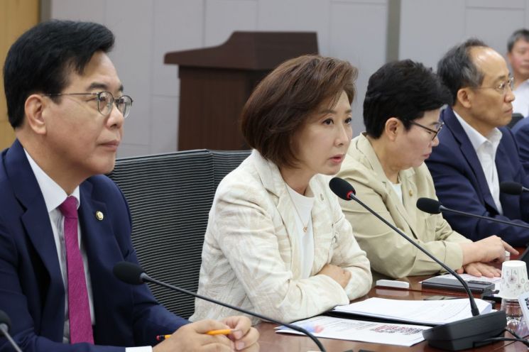 나경원 국민의힘 의원이 끊임없이 윤 전 대통령과의 단절, 과거에 대한 사과를 요구하는 건 옳지 않다고 지적했다. 연합뉴스
