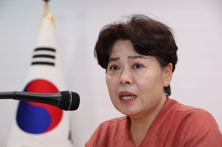 윤희숙 국민의힘 혁신위원장이 13일 서울 여의도 중앙당사에서 기자간담회를 하고 있다. 연합뉴스