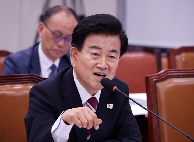 정동영 통일부 장관 후보자가 14일 국회 외교통일위원회에서 열린 인사청문회에 출석해 의원의 질의에 답변하고 있다. 2025.7.14 연합뉴스