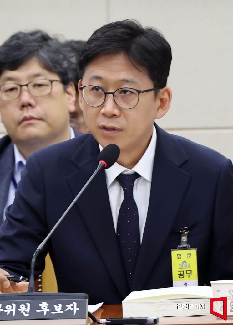 배경훈 과학기술정보통신부 장관 후보자가 지난 14일 국회 과학기술정보방송통신위원회 전체 회의에서 열린 인사청문회에서 의원 질의에 답변하고 있다. 김현민 기자