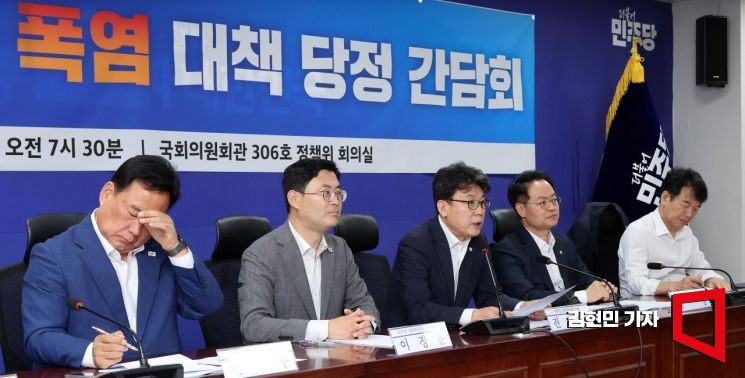 진성준 더불어민주당 정책위의장이 15일 국회의원회관에서 열린 폭염 대책 당정 간담회에서 발언하고 있다. 2025.7.15 김현민 기자