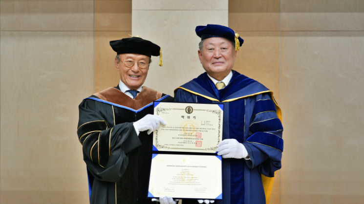 윤윤수 미스토홀딩스 회장, 한국외대 명예 경영학박사 학위 수여