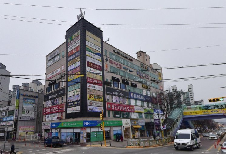 골목형상점가로 지정된 이천 증포동 흥인프라자 전경. 이번 지정으로 흥인프라자 내 점포에서는 온누리상품권을 사용이 가능해진다. 이천시 제공