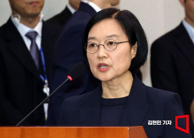 한성숙 중소벤처기업부 장관 후보자가 15일 국회 산업통상자원중소벤처기업위원회 전체회의에서 열린 인사청문회에서 모두발언을 하고 있다. 2025.7.15 김현민 기자