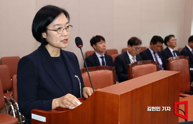 한성숙 중소벤처기업부 장관 후보자가 15일 국회 산업통상자원중소벤처기업위원회 전체회의에서 열린 인사청문회에서 모두발언을 하고 있다. 김현민 기자